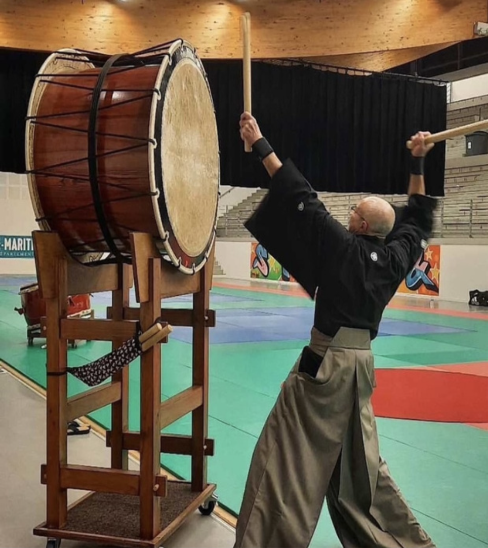 Instruments traditionnels en atelier